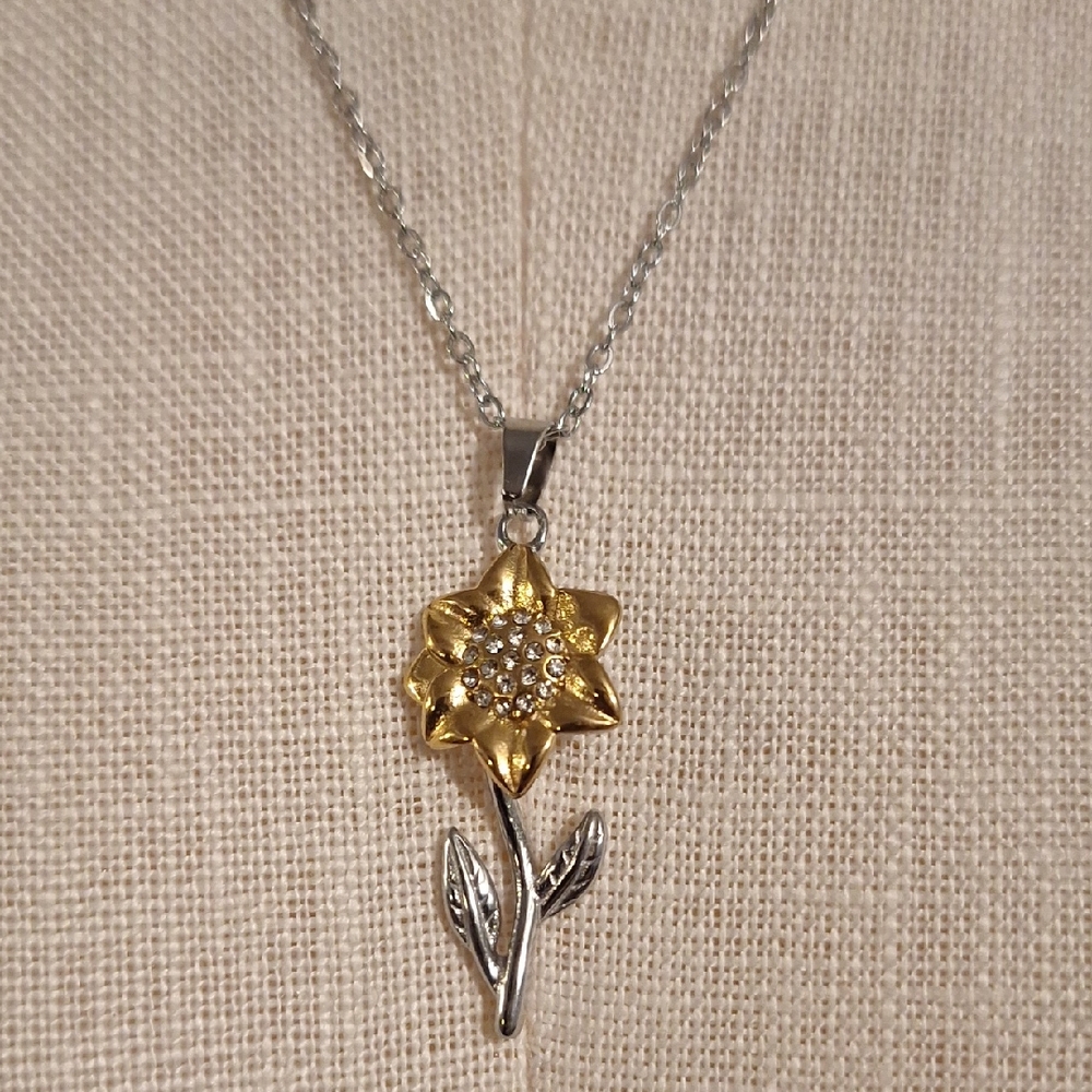 Elegant Gold and Silver Flower Pendant Gift Box